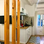 Appartamento Cosy Modern In The Heart Of With Ac